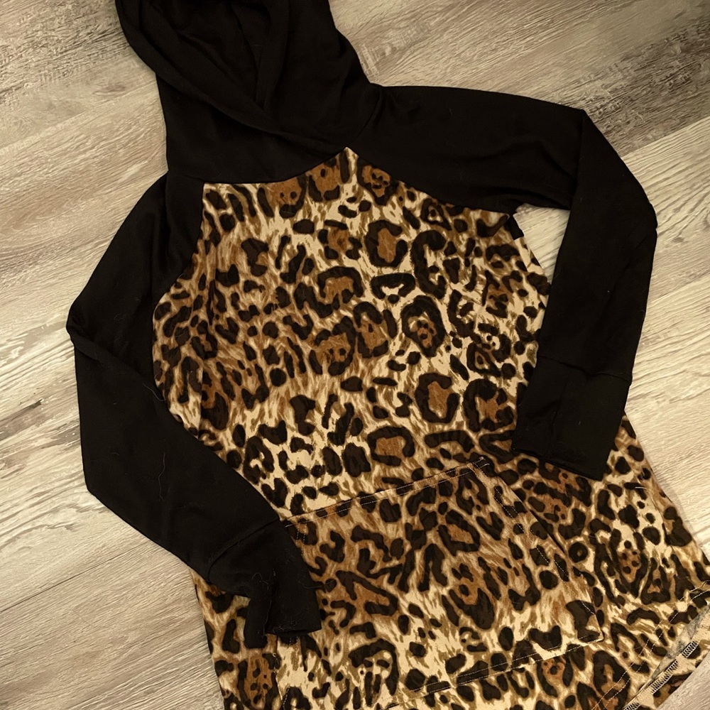 LuLaRoe size small leopard print and black hooded Amber